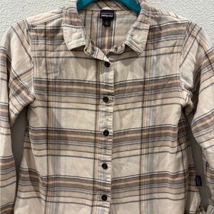 Patagonia Striped Shirt in Beige and Blue flannel used good conditions